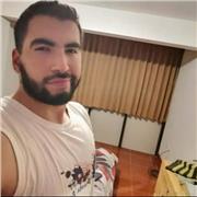 Profesor de español nativo brinda clases a estudiantes con nivel basico de Español
